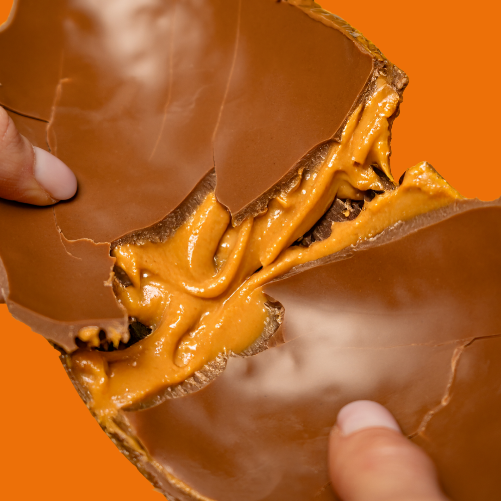 Uovo di cioccolata ripieno di burro d'arachidi