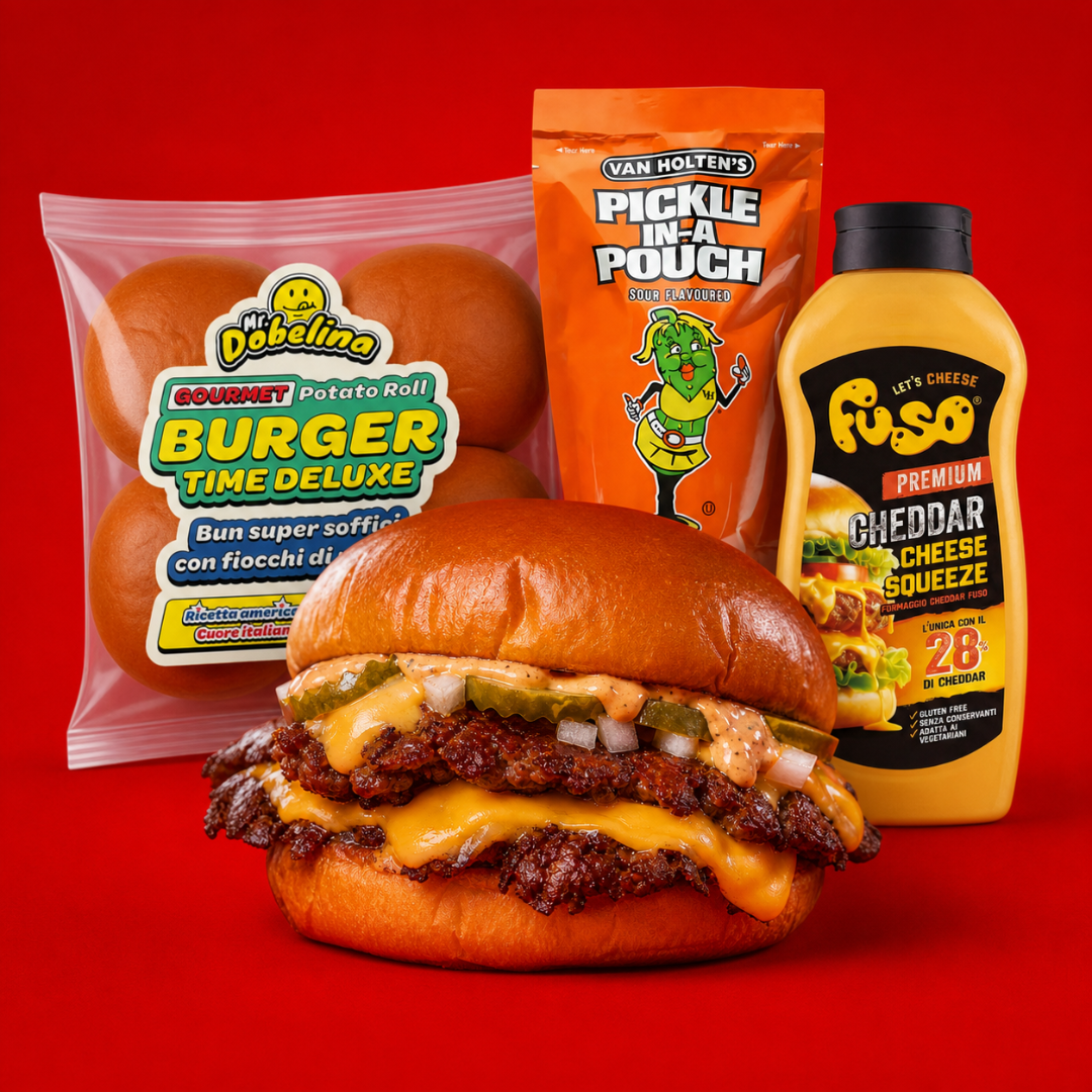Panino Smash burger con salse e cetrioli