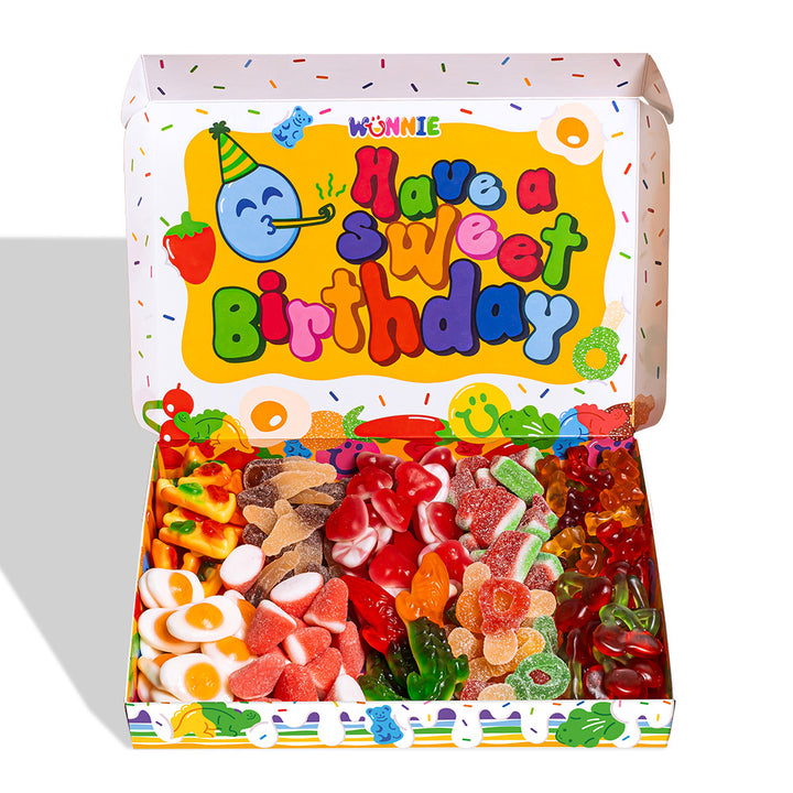Wunnie box Happy birthday, bianca e gialla con frase "Have a sweet birthday"