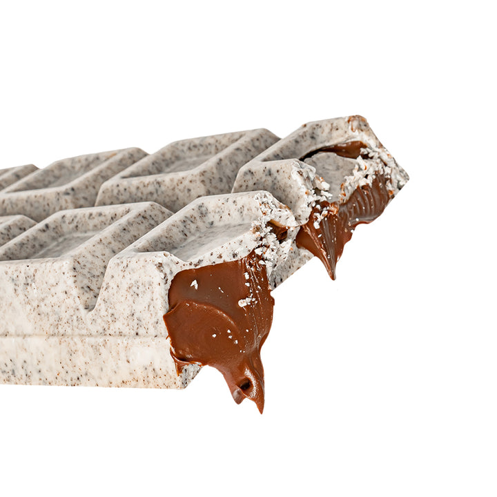 XL Cocoa filled Choco Love Bar, chocolade Cookies & Cream gevuld met cacaocrème van 500g 