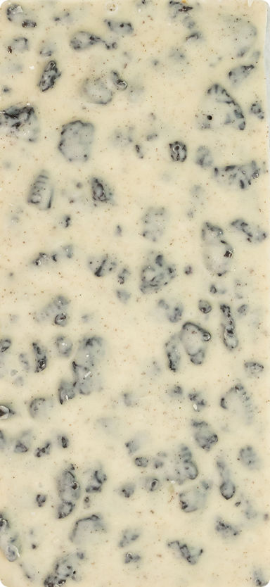 ChocoLetter Cookies & Cream, ambachtelijke witte chocoladereep met koekjesstukjes van 100g 